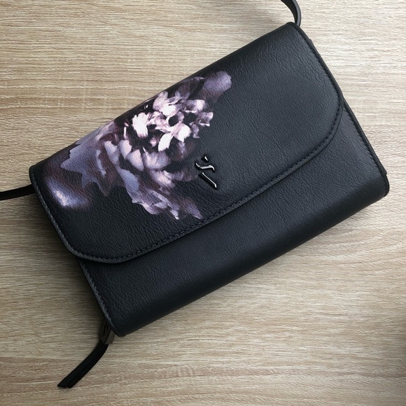 Simply Vera Vera Wang Handbags - Simply Vera Wallet Bag